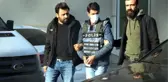 OĞLUNU ÖLDÜRÜP, EŞİ VE KIZINI YARALAYAN ŞÜPHELİ ÇELİK YELEKLE ADLİYEYE GETİRİLDİ