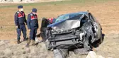 Otomobil şarampole devrildi, 3'ü ağır 4 yaralı