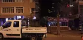 Şiddetli rüzgara dayanamayan ağaç otomobilin üstüne düştü