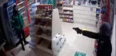 TİŞÖRTLE YÜZÜNÜ GİZLEYİP SOYGUN YAPTI, TEKNİK TAKİPLE YAKALANDI