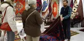Belediye başkanı olduğunu kimse anlamıyor, il il gezip ilçesinin halılarını tanıtıyor