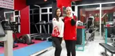 (Özel haber) Esma Nur ve Beyzanur bilekleriyle dünyayı devirip yurda madalyayla döndüler
