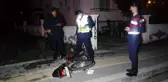 Son dakika haberleri! Kaldırıma çıkan motosiklet anne ve çocuklarına çarptı: 5 yaralı