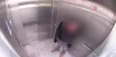 Son dakika haberleri! Bindiği asansöre zarar verdi... O anlar güvenlik kameralarına yansıdı