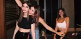18 yaşındaki Derin Talu, cesur dekoltesini göstermek için bacaklarını açarak poz verdi