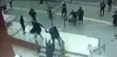 Son dakika haberi | DİYARBAKIR'DA 1 KİŞİNİN ÖLDÜĞÜ, ADLİYE ÇIKIŞI SİLAHLI KAVGAYA 15 GÖZALTI