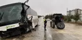 Servis otobüsü, traktör ve kamyonete çarptı