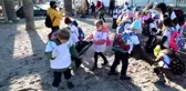 Bodrum'da öğrenciler belediye ekipleriyle sahilde çevre temizliği yaptı