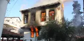 Kuşadası'nda çıkan yangında tarihi bina kullanılamaz hale geldi