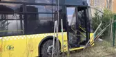 Ataşehir'de freni patlayan İETT otobüsü kaza yaptı