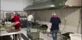 Manisa'da Trabzonsporlu taraftarlardan bir ton hamsi ikramı