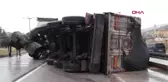 TALAŞ YÜKLÜ TIR DEVRİLDİ, YOL TRAFİĞE KAPANDI