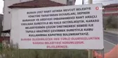 Arsasından geçirilen asfalt yolu duba ve filelerle kapattı