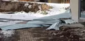 Erzurum'da şiddetli fırtına çatıları kağıt gibi uçurdu