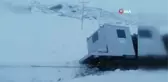 Karda mahsur kalan arıza ekibi kurtarıldı