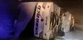 VAN-BİTLİS KARA YOLUNDA İKİ YOLCU OTOBÜSÜ DEVRİLDİ: 24 YARALI