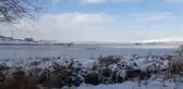 Hafik Gölü'nün yüzeyi kısmen buz tuttu