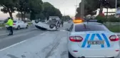 Refüje çarparak devrilen otomobildeki 4 kişi yaralandı