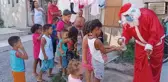 RİO DE JANERİO - Dezenfektan ve gaz maskeli Noel Baba