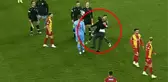 Süper Lig'de tarihi olay! Yeni Malatya Başkanı hakemlere saldırmak için sahaya daldı
