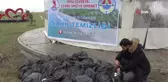 Üniversite öğrencilerinden eksi 2 derecede sahil temizliği
