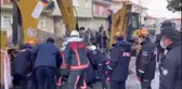 Keçiören'de meydana gelen göçükte toprak altında kalan işçi kurtarıldı