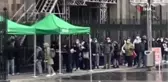 Köln'de tarihi katedralde aşı kuyruğu