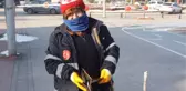 Temizlik işçisi bulduğu cüzdanı polise teslim etti