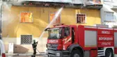 İki katlı ahşap ev yandı; anne ve kızı son anda kurtuldu
