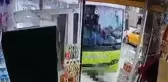 KAZA YAPAN HALK OTOBÜSÜ YOLUN KARŞISINA GEÇEN AİLEYE ÇARPTI: ANNE ÖLDÜ, 2 KIZI YARALI - YENİDEN
