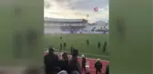 Taraftar ile futbolcu yumruk yumruğa birbirine girdi