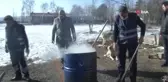 Belediye Başkanı kolları sıvadı, dev kazanlarda yemek pişirip elleriyle hayvanları besledi