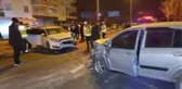 KIRIKKALE'DE İKİ OTOMOBİL ÇARPIŞTI: 7 YARALI