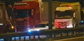 HAFRİYAT YÜKLÜ TIR DEVRİLDİ, TEM OTOYOLU ULAŞIMA KAPANDI