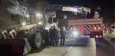 Tırın evin duvarına çarpması sonucu 2 kişi yaralandı