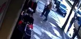 Kendisini ısıran köpeğe şefkatle yaklaşmıştı, ödül aldı