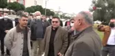 Okulun kapısını kapatan kız öğrenciye müdahale eden müdüre dayak