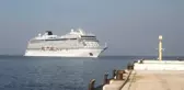 Kuşadası'na yılın ilk kruvaziyeri yanaştı