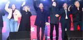 Kuşadası yeni yıla sokak partisiyle girdi