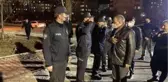 Vali Özkan, uygulama noktasındaki sürücülere çikolata ikram etti