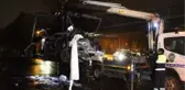 Aydınlatma direklerine çarpan otomobil yandı; 1 ölü, 1 yaralı