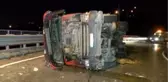 BEYKOZ'DA KONTROLDEN ÇIKAN HAFRİYAT KAMYONU DEVRİLDİ