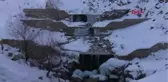 Muş'ta şelale ve dere buz tuttu