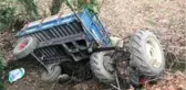 Traktör şarampole devrildi: 4 yaralı