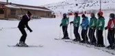 Kırsaldaki öğrenciler kayakla tanışıyor