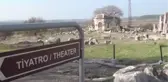 Çukurova'nın Efes'i Kastabala'nın tiyatro alanında kabartma masklar bulundu