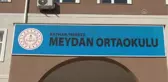 Öğrenciler fidan dikti