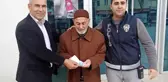 Emekli maaşını düşüren adamı bulup parasını teslim etti