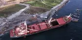 Fırtınada yan yatan kuru yük gemisinin son hali görüntülendi