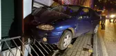 Kadıköy'de otomobil iş yerine girdi